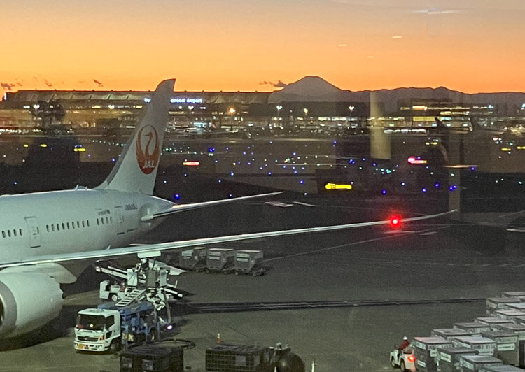 202501羽田空港から見る富士山夕景